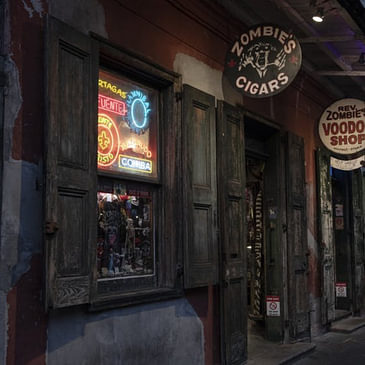 Spirits of New Orleans: Voodoo Curses, Vampire Legends and Cities of the Dead (America's Haunted Road Trip)