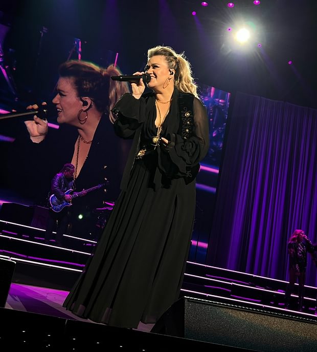 Concert Review: Kelly Clarkson - "chemistry... an intimate night with Kelly Clarkson" in Las Vegas