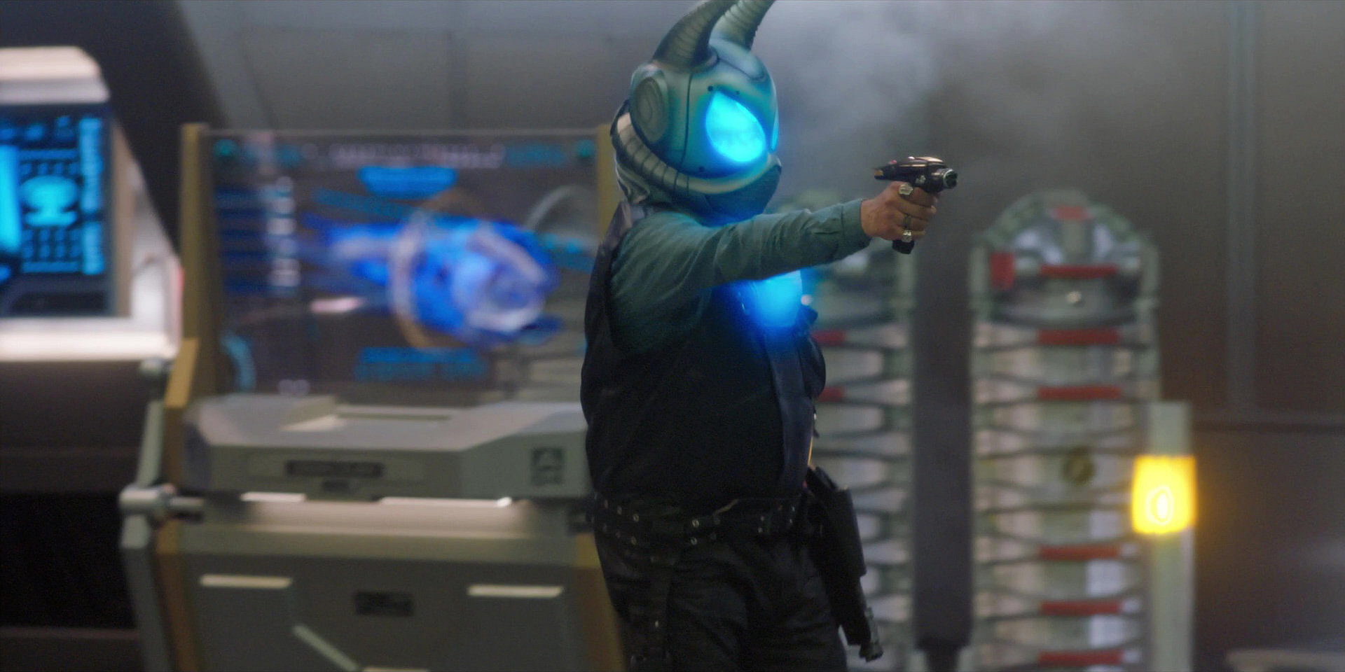 Harry Mudd wearing and Andorian EV helmet in Discovery's "Magic to Make the Sanest Man Go Mad"