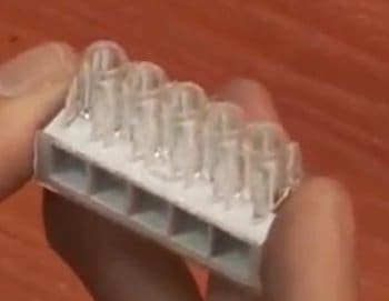 Шина в корпусе на 5 групп с креплением.jpg