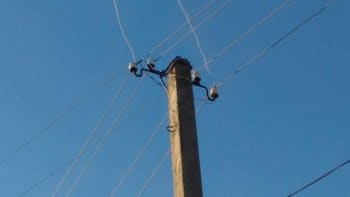 столб с проводами 2.jpg